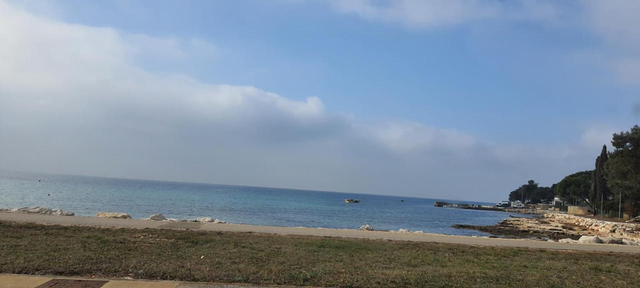 Apartments Donella Umag Bagian luar foto