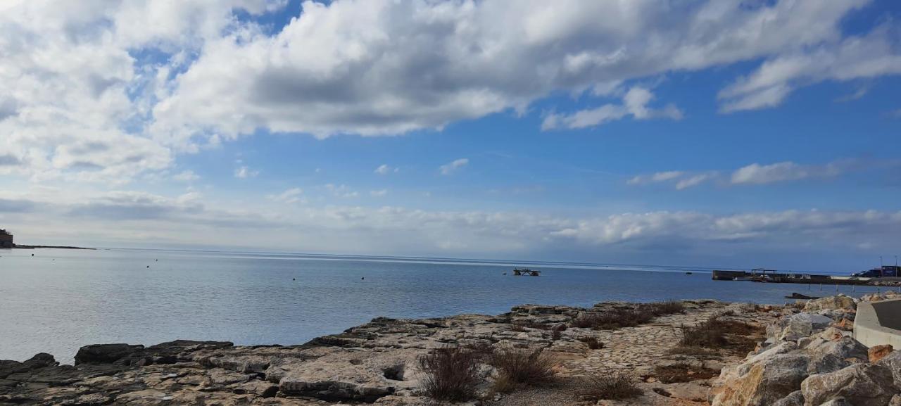 Apartments Donella Umag Bagian luar foto