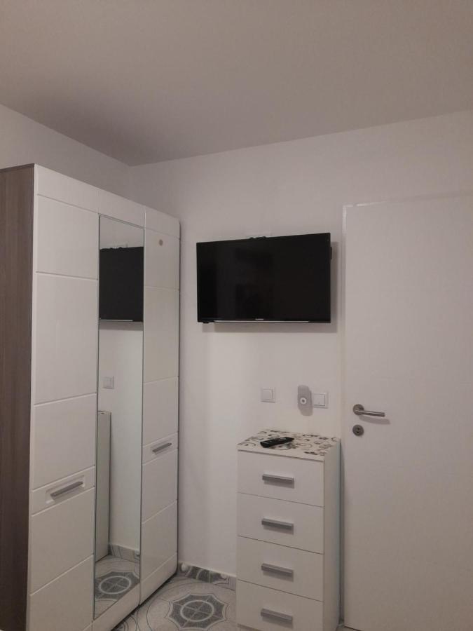 Apartments Donella Umag Bagian luar foto