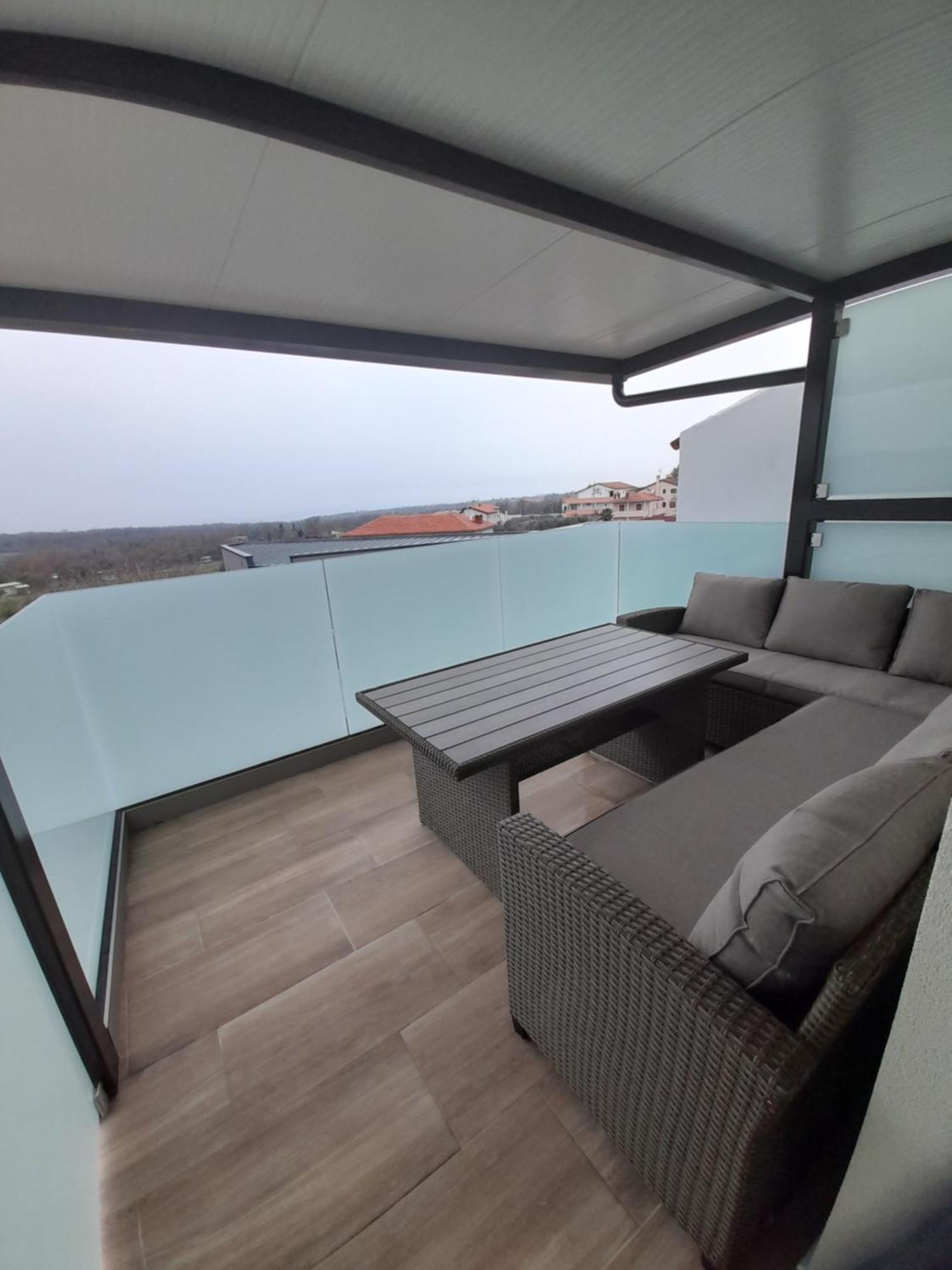 Apartments Donella Umag Bagian luar foto