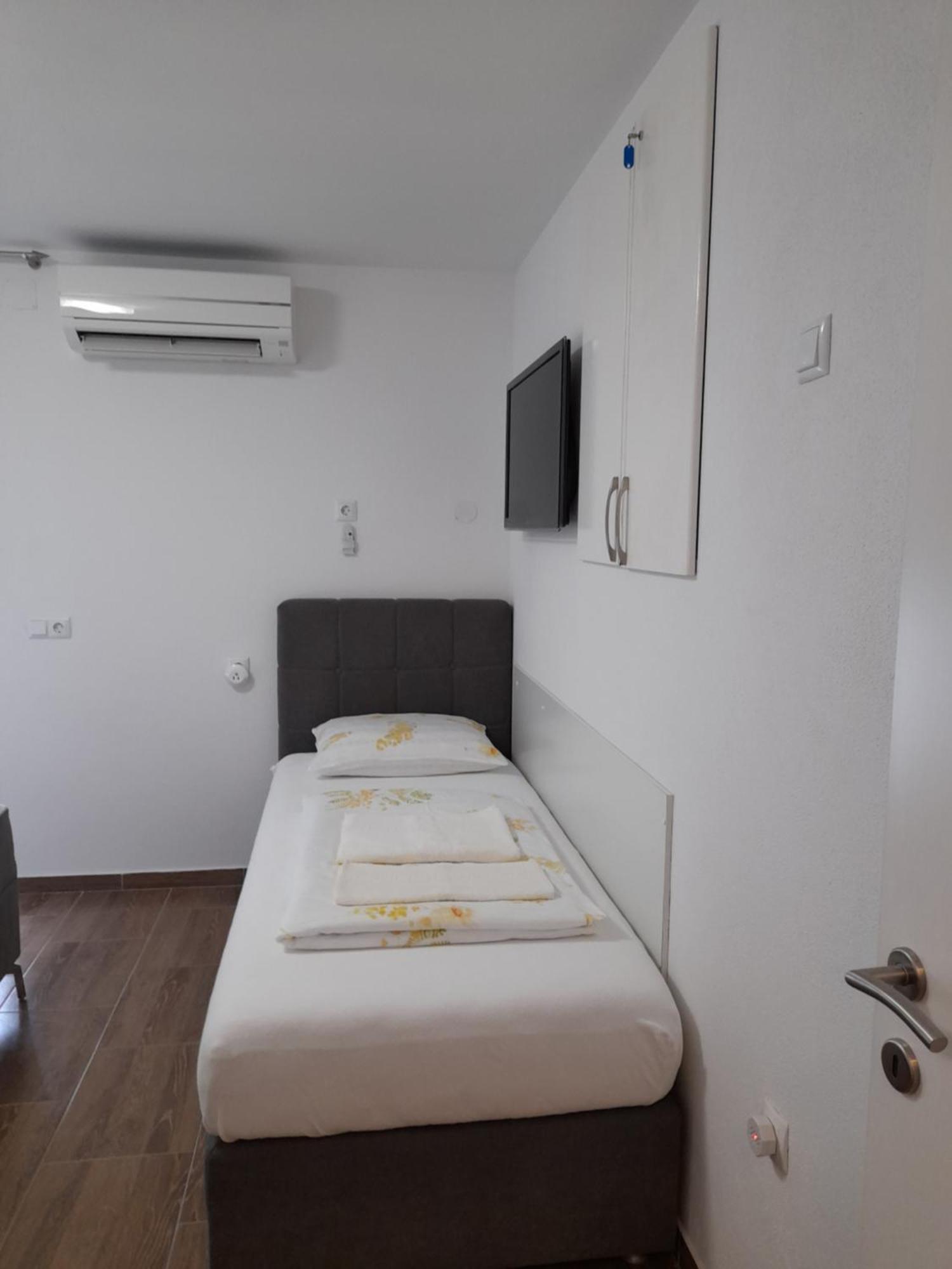 Apartments Donella Umag Bagian luar foto