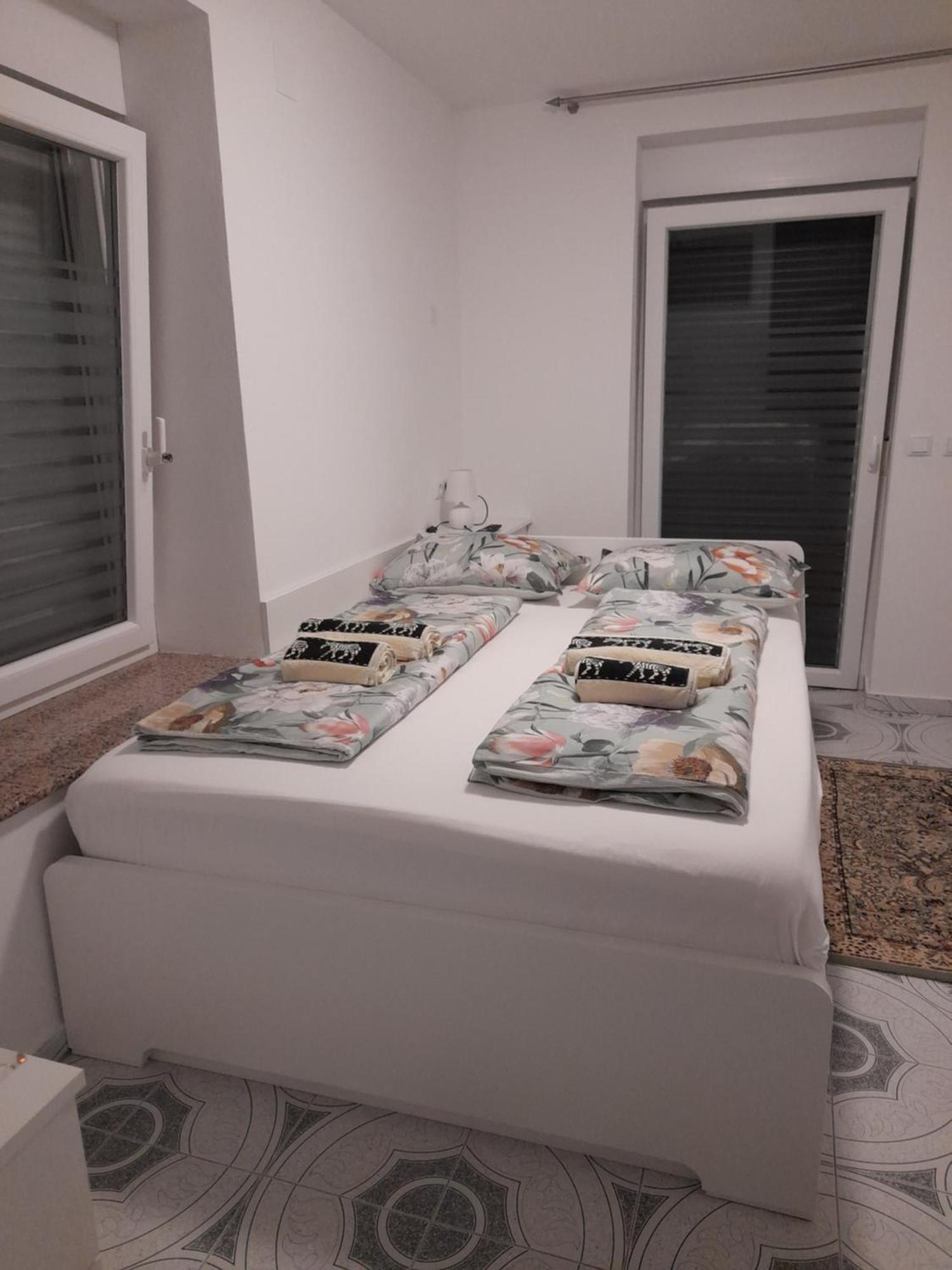 Apartments Donella Umag Bagian luar foto
