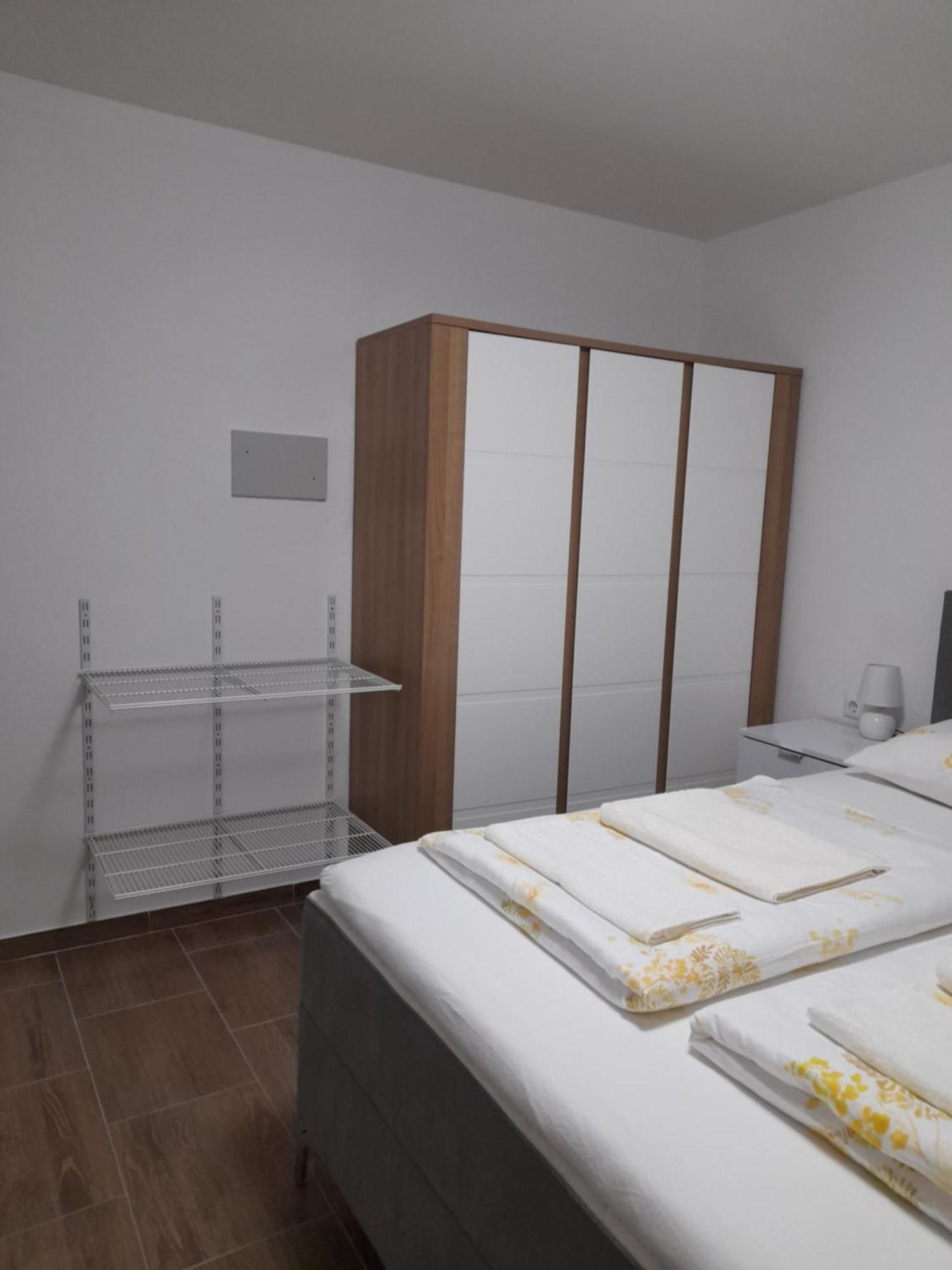 Apartments Donella Umag Bagian luar foto