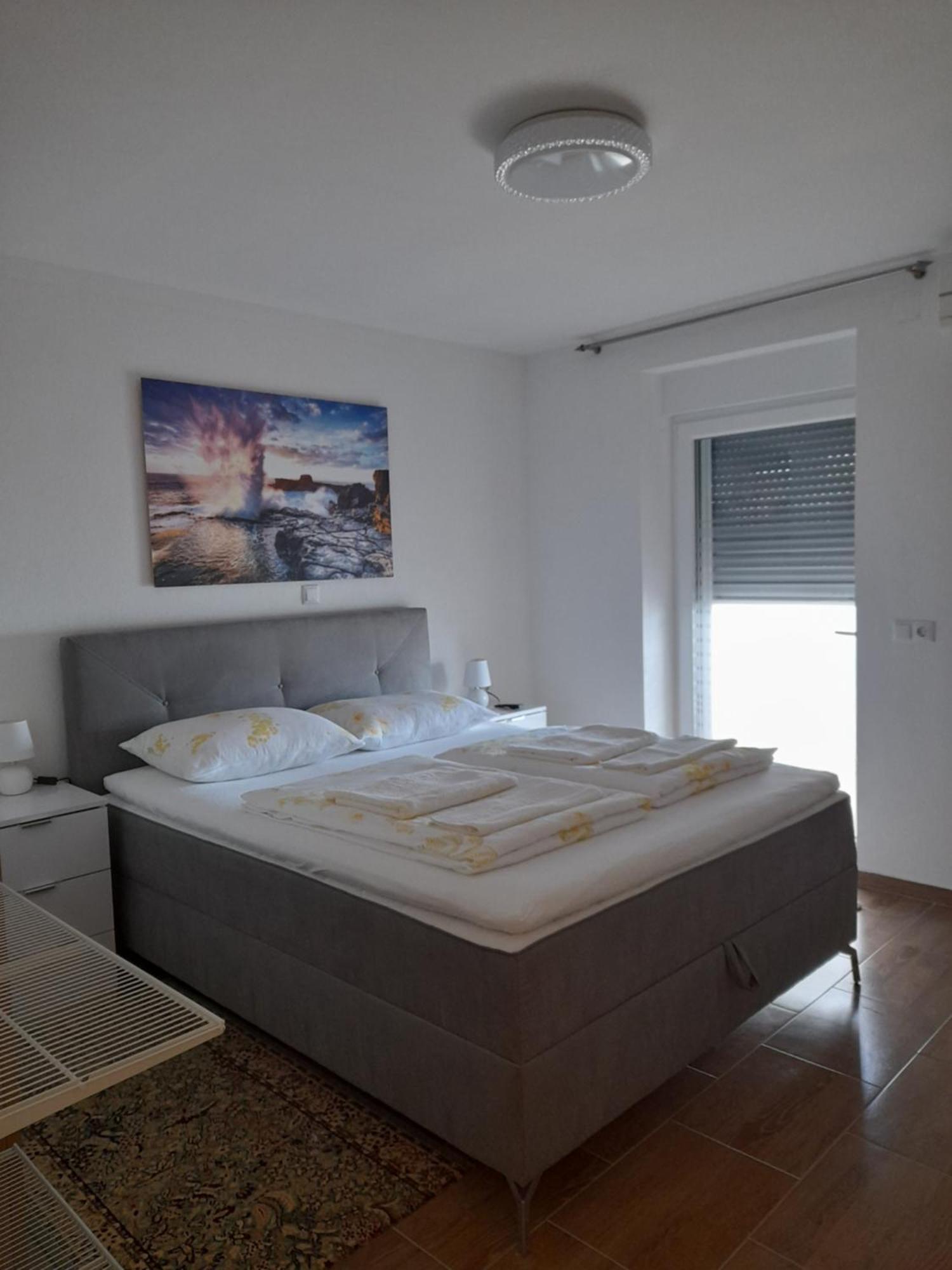 Apartments Donella Umag Bagian luar foto
