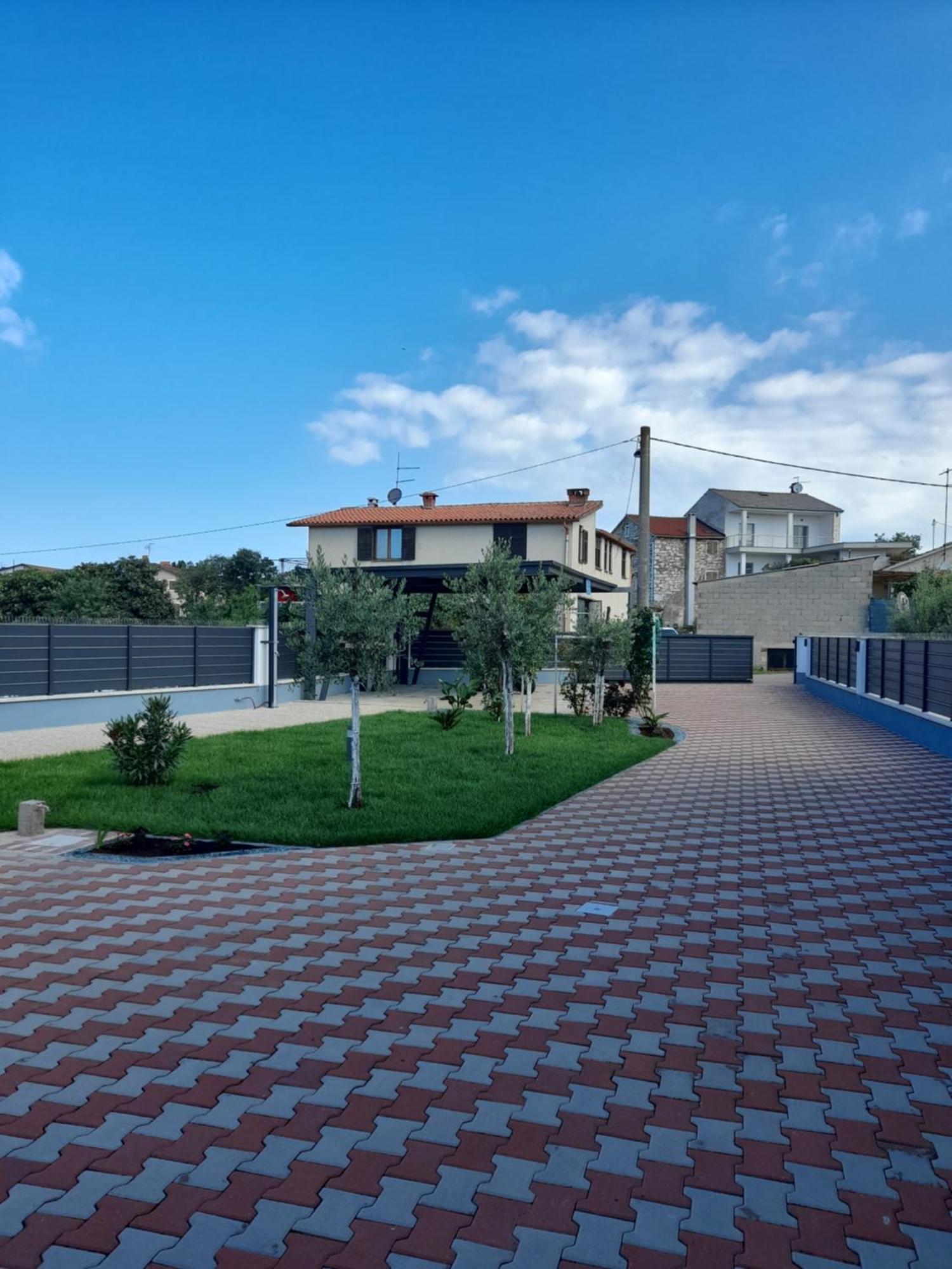 Apartments Donella Umag Bagian luar foto