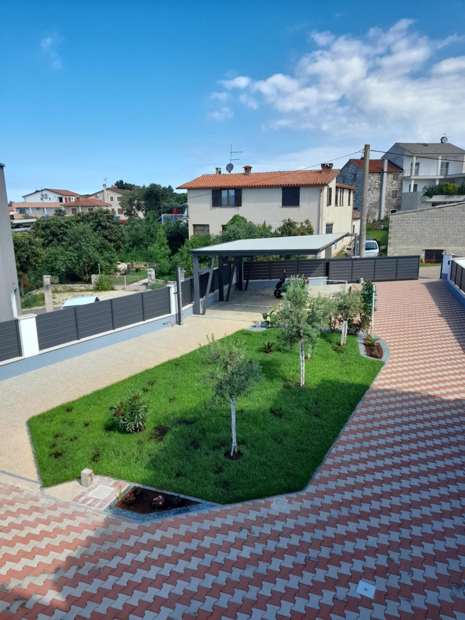 Apartments Donella Umag Bagian luar foto